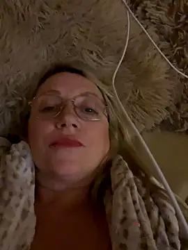 Snapshot of Littleangeleyes chatting on 10.24.25 Littleangeleyes online show from 10.24.25