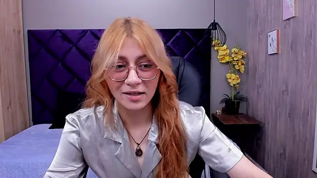 ChloeCampbell03 online show from 10.26.25