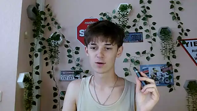 Snapshot of Hoot_Dude_ chatting on 10.05.25 Hoot Dude online show from 10.05.25