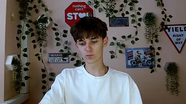 Snapshot of Hoot_Dude_ chatting on 10.08.25 Hoot Dude online show from 10.08.25