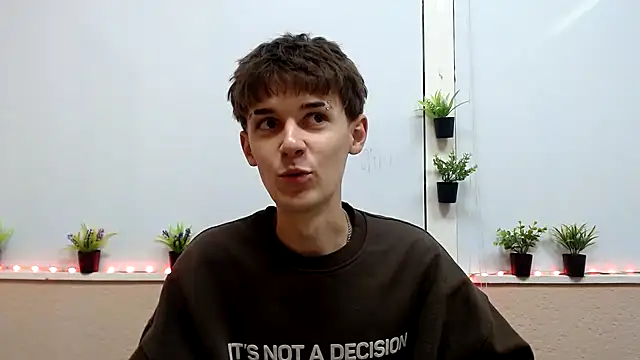 Snapshot of Hoot_Dude_ chatting on 10.28.25 Hoot Dude online show from 10.28.25