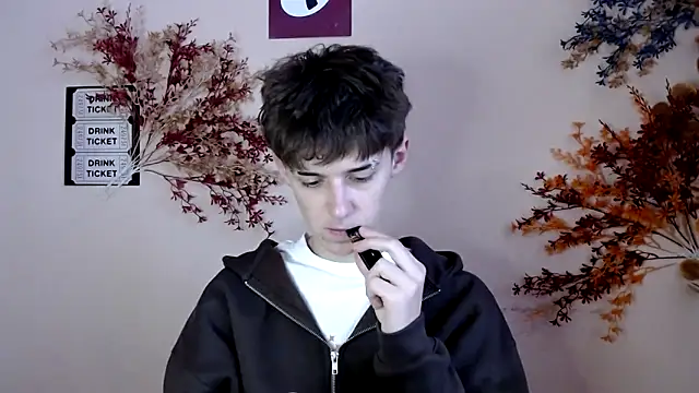 Snapshot of Hoot_Dude_ chatting on 11.04.25 Hoot Dude online show from 11.04.25