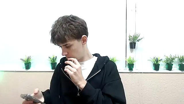 Snapshot of Hoot_Dude_ chatting on 11.05.25 Hoot Dude online show from 11.05.25