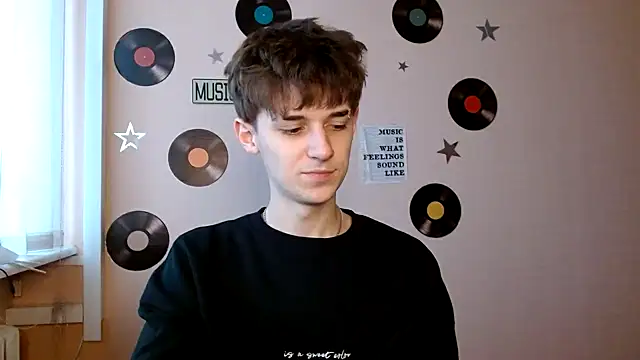 Snapshot of Hoot_Dude_ chatting on 11.11.25 Hoot Dude online show from 11.11.25