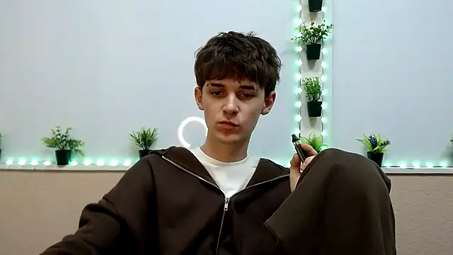 Snapshot of Hoot_Dude_ chatting on 11.13.25 Hoot Dude online show from 11.13.25