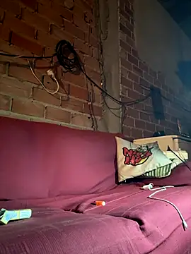 Snapshot of adriruizz chatting on 09.24.25 adriruizz online show from 09.24.25