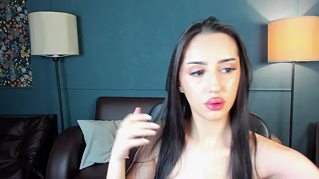 Snapshot of LisaFoxie chatting on 10.10.25 LisaFoxie online show from 10.10.25