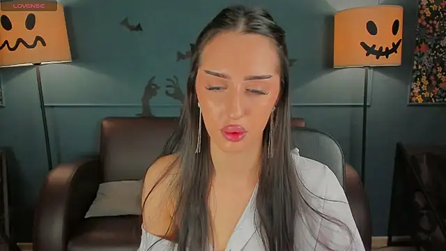 Snapshot of LisaFoxie chatting on 10.26.25 LisaFoxie online show from 10.26.25