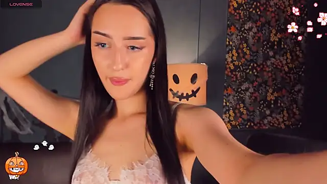 Snapshot of LisaFoxie chatting on 11.10.25 LisaFoxie online show from 11.10.25