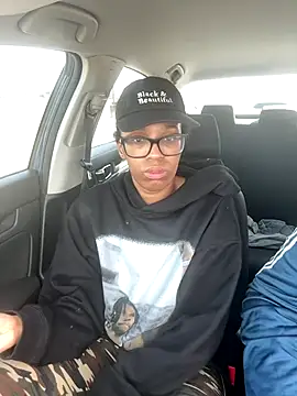 YeahhhitsBreezy online show from 12.20.25