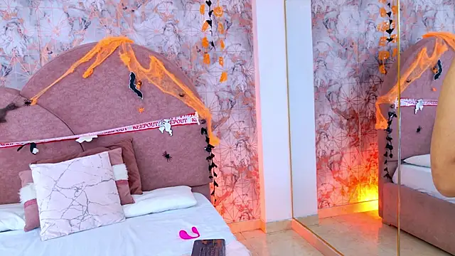 Snapshot of Aliss_Star chatting on 10.28.25 Aliss Star online show from 10.28.25