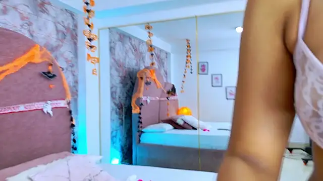 Snapshot of Aliss_Star chatting on 10.29.25 Aliss Star online show from 10.29.25