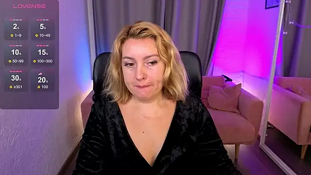 Mia Bloomie online show from 09.25.25