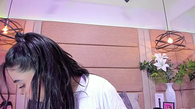 AriaBelles online show from 10.27.25