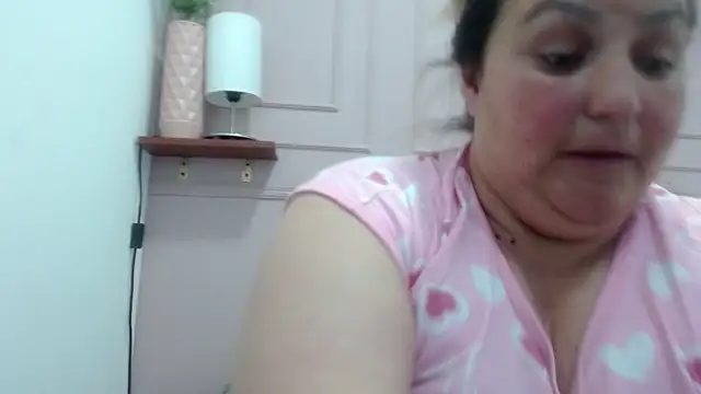 Snapshot of SweetRouse__ chatting on 10.05.25 SweetRouse online show from 10.05.25