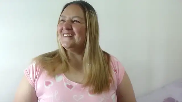 Snapshot of SweetRouse__ chatting on 10.21.25 SweetRouse online show from 10.21.25