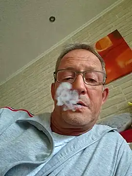 Snapshot of TommyTom76 chatting on 10.05.25 TommyTom76 online show from 10.05.25