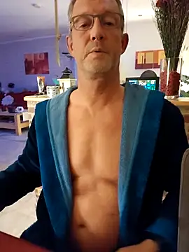 Snapshot of TommyTom76 chatting on 10.07.25 TommyTom76 online show from 10.07.25