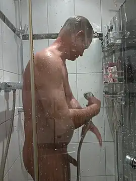 Snapshot of TommyTom76 chatting on 10.10.25 TommyTom76 online show from 10.10.25