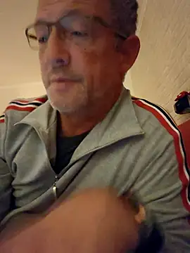 Snapshot of TommyTom76 chatting on 10.20.25 TommyTom76 online show from 10.20.25