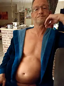 Snapshot of TommyTom76 chatting on 10.28.25 TommyTom76 online show from 10.28.25