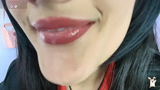 Snapshot of Hinata_21_ chatting on 11.18.25 Hinata 21 online show from 11.18.25