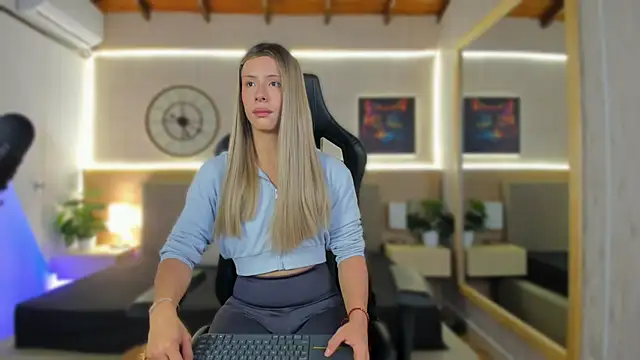 Snapshot of Catajohnss chatting on 10.08.25 Catajohnss online show from 10.08.25