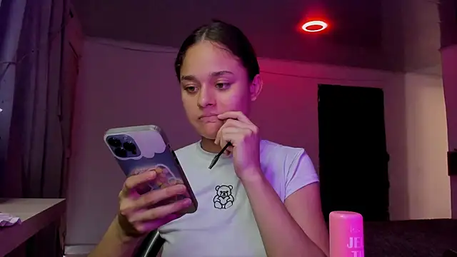 Snapshot of LittleCheerry69 chatting on 10.18.25 LittleCheerry69 online show from 10.18.25