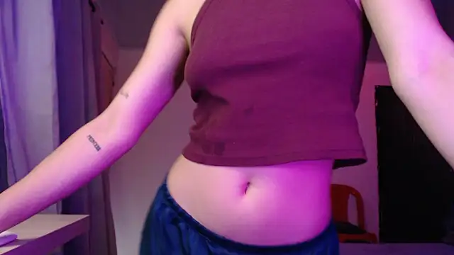 Snapshot of LittleCheerry69 chatting on 10.22.25 LittleCheerry69 online show from 10.22.25