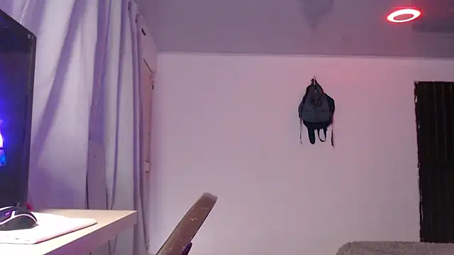 Snapshot of LittleCheerry69 chatting on 10.31.25 LittleCheerry69 online show from 10.31.25