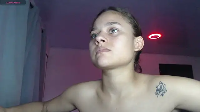 Snapshot of LittleCheerry69 chatting on 11.06.25 LittleCheerry69 online show from 11.06.25