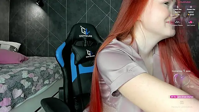 Red FoxGirl online show from 10.24.25