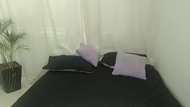 Snapshot of power_love_lemon chatting on 09.30.25 power love lemon online show from 09.30.25