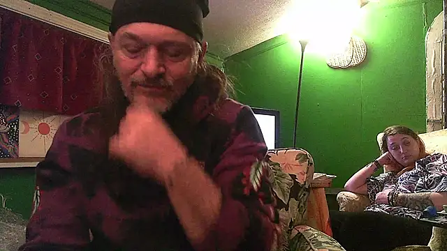 Snapshot of HippieDad333 chatting on 04.11.26 HippieDad333 online show from 04.11.26