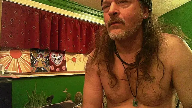 Snapshot of HippieDad333 chatting on 05.06.26 HippieDad333 online show from 05.06.26