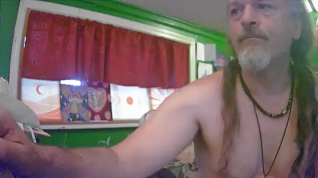 Snapshot of HippieDad333 chatting on 06.06.26 HippieDad333 online show from 06.06.26
