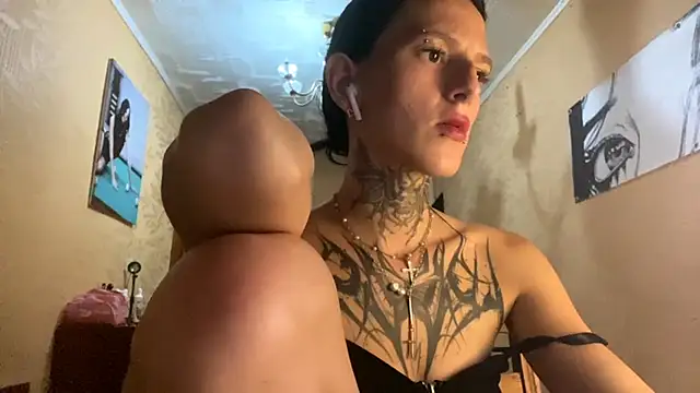 Snapshot of NamBraun chatting on 10.05.25 NamBraun online show from 10.05.25