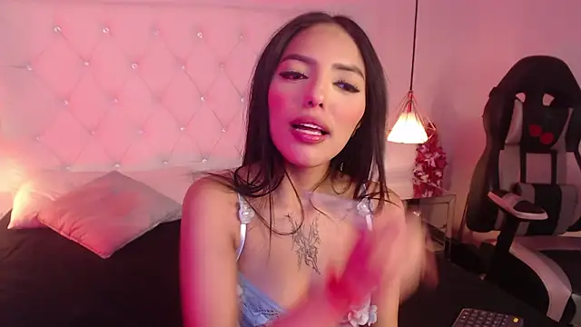 Snapshot of Liv20_ chatting on 02.04.26 Liv20 online show from 02.04.26