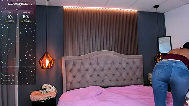 Snapshot of Tiffany__charm_ chatting on 11.16.25 Tiffany charm online show from 11.16.25