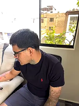 Snapshot of roa_alee chatting on 11.04.25 roa alee online show from 11.04.25