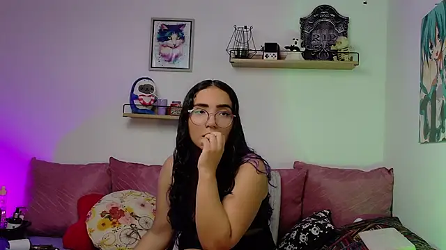 LucyDerby online show from 11.22.25