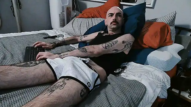 Snapshot of hungbot chatting on 10.07.25 hungbot online show from 10.07.25