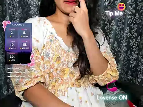 Snapshot of Queen-Bee143 chatting on 03.02.26 Queen-Bee143 online show from 03.02.26