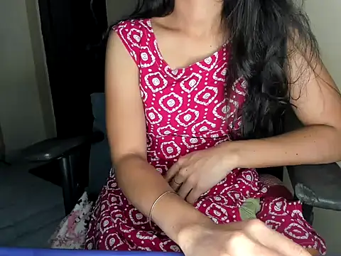 Queen-Bee143 online show from 04.23.26