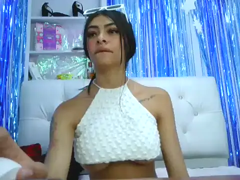 Snapshot of laylahotl chatting on 10.02.25 laylahotl online show from 10.02.25