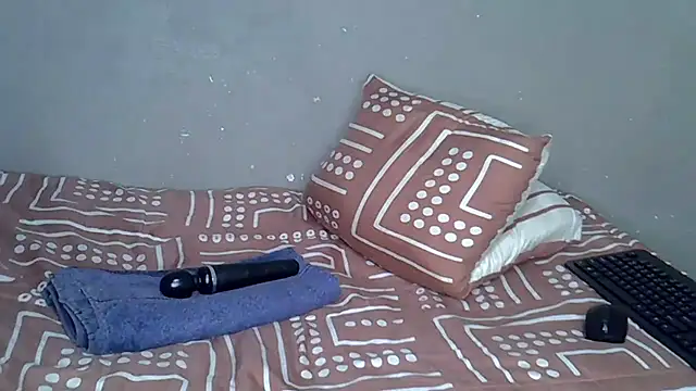 Bellabootie online show from 12.04.25