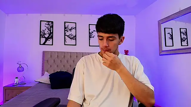 Snapshot of Axel_Draven chatting on 10.10.25 Axel Draven online show from 10.10.25