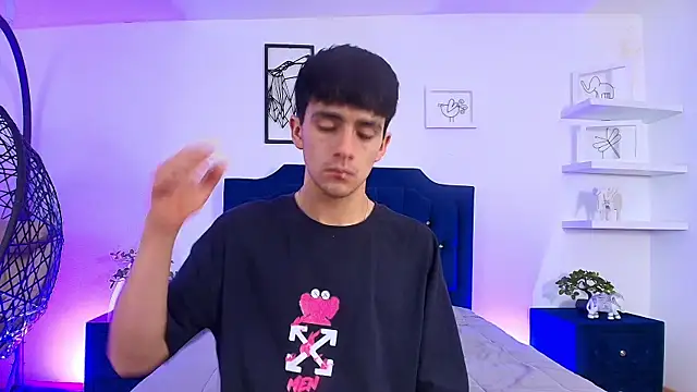 Snapshot of Axel_Draven chatting on 10.15.25 Axel Draven online show from 10.15.25