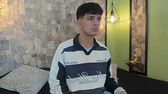 Snapshot of Axel_Draven chatting on 10.27.25 Axel Draven online show from 10.27.25