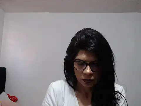 Snapshot of abrilsex23 chatting on 10.05.25 abrilsex23 online show from 10.05.25